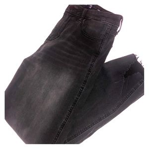 Black cropped hollister mom jeans!!